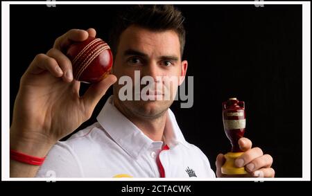 JAMES ANDERSON, DER FÜHRER DER ENGLANDS BOWLING ANGRIFF, BEREIT, AUF DIE AUSTRALIER ZU NEHMEN. BILDNACHWEIS : © MARK PAIN / ALAMY Stockfoto