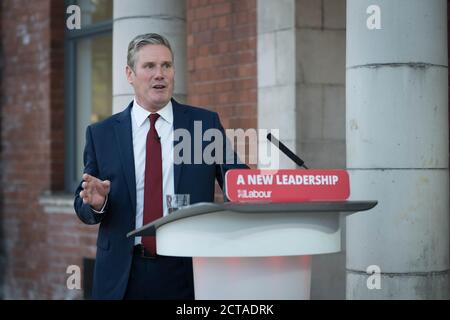 Arbeitsleiter Sir Keir Starmer hält seine Keynote-Rede während der Online-Konferenz der Partei von der Danum Gallery, Library and Museum in Doncaster. Stockfoto