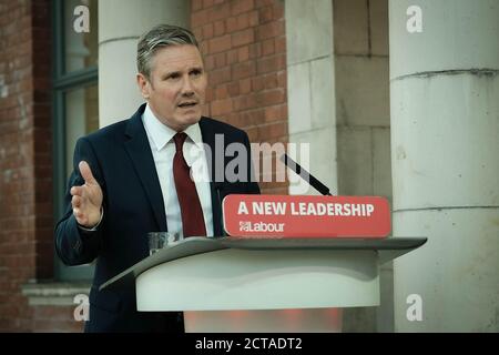 Arbeitsleiter Sir Keir Starmer hält seine Keynote-Rede während der Online-Konferenz der Partei von der Danum Gallery, Library and Museum in Doncaster. Stockfoto