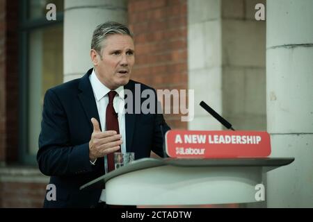 Arbeitsleiter Sir Keir Starmer hält seine Keynote-Rede während der Online-Konferenz der Partei von der Danum Gallery, Library and Museum in Doncaster. Stockfoto