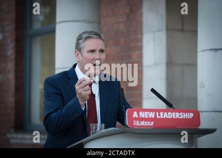 Arbeitsleiter Sir Keir Starmer hält seine Keynote-Rede während der Online-Konferenz der Partei von der Danum Gallery, Library and Museum in Doncaster. Stockfoto