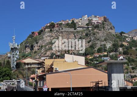 Castelmola - Scorcio del borgo da Taormina Stockfoto