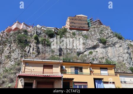 Castelmola - Scorcio del borgo dal sentiero di via Cuculunazzo Stockfoto