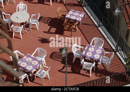 Castelmola - Tavolini sulla terrazza panoramica Stockfoto