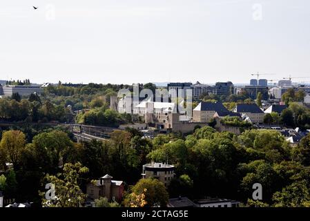 Luxemburg, Luxemburg. September 2020. Blick vom Plateau de Kirchberg auf die Altstadt von Luxemburg. Quelle: Horst Galuschka/dpa/Alamy Live News Stockfoto