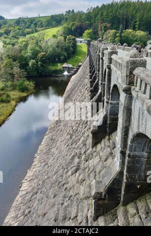 Blick auf den Damm am Lake Vyrnwy, Powys, Wales Stockfoto