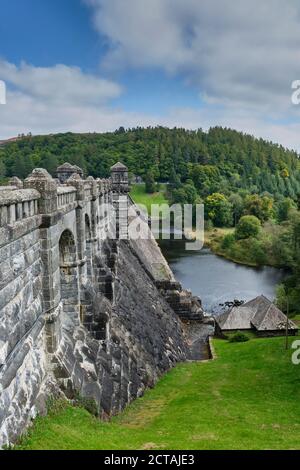 Blick über den Damm am Lake Vyrnwy, Powys, Wales Stockfoto