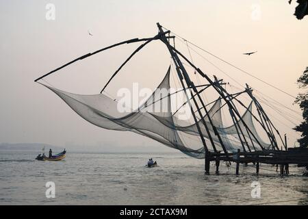 Chinesische Fischernetze in Fort Cochin, Kochi, Kerala Indien 26.. Januar 2007 Stockfoto