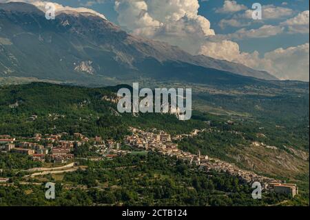 Caramanico Thermae Dorf im Nationalpark Majella. Abruzzen Region, Italien Stockfoto