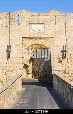 Innentor des Heiligen Johannes auf der alten Bastion, Rhodos Altstadt, Rhodos, Griechenland Stockfoto