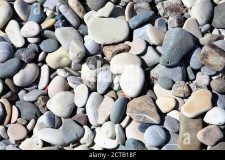 Rock Kiesel Stein Textur Hintergrund an einer Küste Strand gefunden Oder ein Flussbett Stock Foto Bild Stockfoto