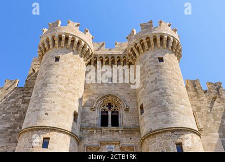 Zwillingstürme des Palastes der Großmeister, Altstadt von Rhodos, Insel Rhodos, Dodekanes, Griechenland Stockfoto