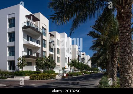 Apartments mit Balkon. Wohngebiet in der Welle, Maskat, Seeb, Sultanat von Oman. Stockfoto