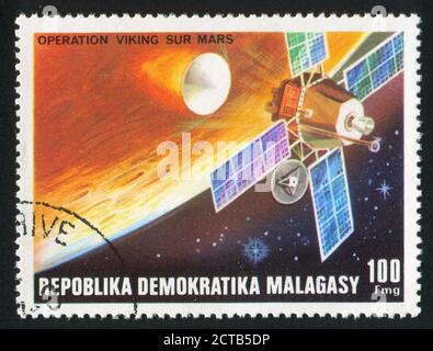 MALAGASY UM 1976: Stempel gedruckt von Malagasy, zeigt Wikingersonde im Flug, um 1976 Stockfoto
