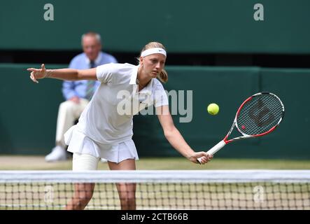 Petra Kvitova auf dem Weg zum Wimbledon Ladies Finale 2014. Eugenie Bouchard / Petra Kvitova. Bild-Kredit : © MARK PAIN / ALAMY Stockfoto