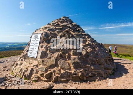 Der Gedenkgipfel auf Dunkery Beacon – dem höchsten Punkt im Somerset und im Exmoor National Park (1.705ft), England, Großbritannien Stockfoto