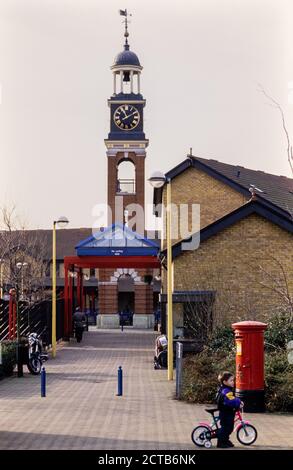 Gesamtansicht des Thamesmead Estate im Südosten Londons an einem knackigen Januartag. 19. Januar 1993. Foto: Neil Turner Stockfoto