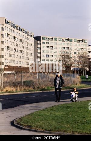 Gesamtansicht des Thamesmead Estate im Südosten Londons an einem knackigen Januartag. 19. Januar 1993. Foto: Neil Turner Stockfoto