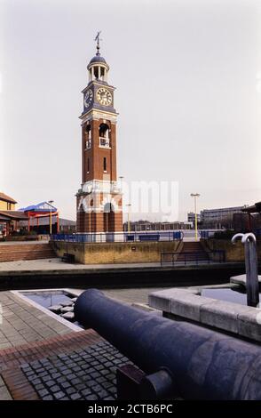 Gesamtansicht des Thamesmead Estate im Südosten Londons an einem knackigen Januartag. 19. Januar 1993. Foto: Neil Turner Stockfoto