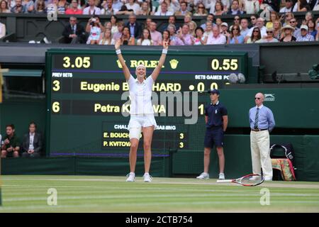 Petra Kvitova gewinnt das Wimbledon Ladies Finale 2014. Eugenie Bouchard / Petra Kvitova. Bild-Kredit : © MARK PAIN / ALAMY STOCK FOTO Stockfoto