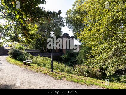 Krefeld-Linn - Blick auf das Haupttor zum Schloss Linn in Herbststimmung, Nordrhein-Westfalen, Deutschland, 17.09.2020 Stockfoto