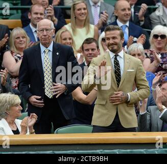 David Beckham und Bobby Charlton . WIMBLEDON TENNIS CHAMPIONSHIPS 2014. Bild : © Mark Pain / Alamy Stockfoto