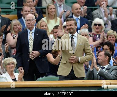 David Beckham und Bobby Charlton . WIMBLEDON TENNIS CHAMPIONSHIPS 2014. Bild : © Mark Pain / Alamy Stockfoto