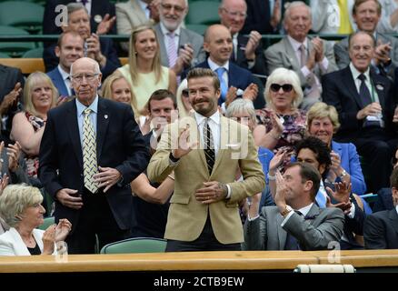 David Beckham und Bobby Charlton . WIMBLEDON TENNIS CHAMPIONSHIPS 2014. Bild : © Mark Pain / Alamy Stockfoto