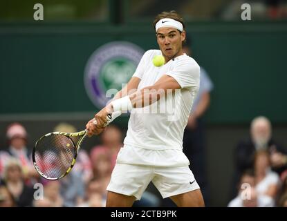 Michail Kukuschkin / Rafael Nadal. WIMBLEDON TENNIS CHAMPIONSHIPS 2014. Bildnachweis: © Mark Pain / Alamy Stockfoto