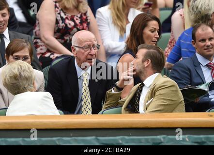 David Beckham und Bobby Charlton . WIMBLEDON TENNIS CHAMPIONSHIPS 2014. Bild : © Mark Pain / Alamy Stockfoto