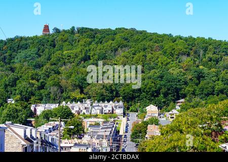 Reading, PA, USA - 19. September 2020: Ein Fernblick auf die Pagode in Reading, Berks County, PA. Stockfoto