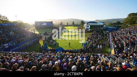 Justin Rose spielt den ersten Schuss für Europa im Ryder Cup 2014. Gleneagles, Perthshire, Schottland. BILD : © MARK PAIN / ALAMY STOCK FOTO Stockfoto