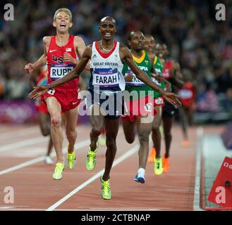 MO FARAH FEIERT WINNG DIE GOLDMEDAILLE HERREN 10,000 METER LONDON 2012 OLYMPIADE COPYRIGHT PICTURE : MARK PAIN 07774 842005 PHOTO CREDIT : © MA Stockfoto