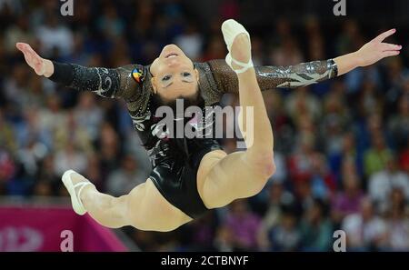 CATALINA PONOR FRAUEN BODEN ÜBUNG FINALE LONDON 2012 OLYMPIA NORTH GREENWICH ARENA COPYRIGHT PICTURE : MARK PAIN 7/8/2012. 07774 842005 Stockfoto