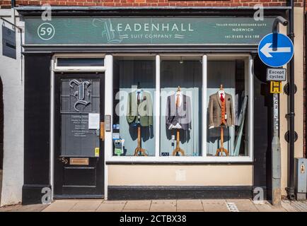 Gentlemens Tailor Shop - Leadenhall Tailoring im Laden der Leadenhall Suit Company in Norwich UK. Traditionelle Schneiderei. Stockfoto