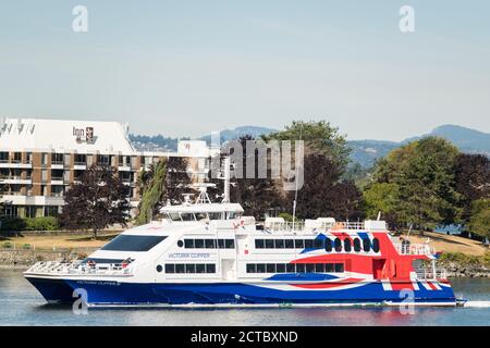 Die Victoria Clipper Schnellfahrgastfähre legt am Fährhafen Inner Harbour in Victoria, British Columbia, Kanada an. Stockfoto