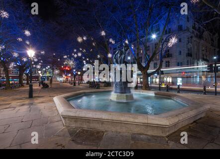 Venusbrunnen auf dem Sloane Square zu Weihnachten, London, Großbritannien Stockfoto