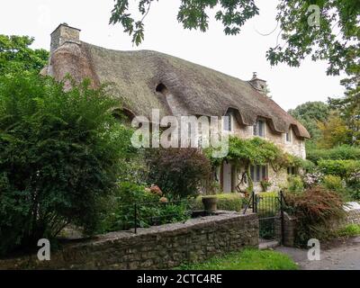 Traditionelles Reetdachhaus in Merthyr Mawr, Bridgend Wales, Großbritannien Stockfoto