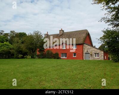 Traditionelles Reetdachhaus in Merthyr Mawr, Bridgend Wales, Großbritannien Stockfoto