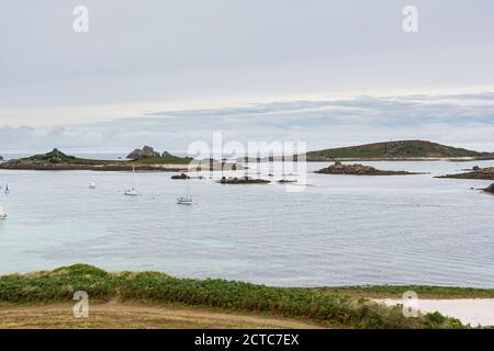 Blick vom alten Blockhaus auf Tresco, über St. Helen's, Isles of Scilly Stockfoto