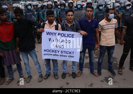 Dhaka, Dhaka, Bangladesch. September 2020. Anhänger des ehemaligen Ducksu VP nur, protestierten gegen den Angriff und die Inhaftierung von nur. Kredit: MD. Rakibul Hasan/ZUMA Wire/Alamy Live Nachrichten Stockfoto