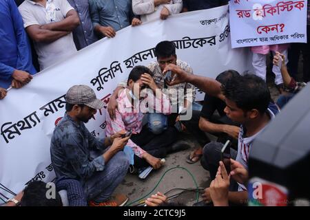 Dhaka, Dhaka, Bangladesch. September 2020. Anhänger des ehemaligen Ducksu VP nur, protestierten gegen den Angriff und die Inhaftierung von nur. Kredit: MD. Rakibul Hasan/ZUMA Wire/Alamy Live Nachrichten Stockfoto