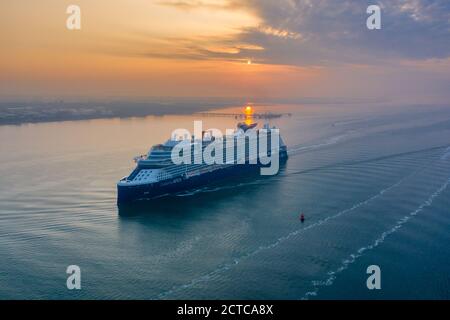 Celebrity Apex Kreuzfahrtschiff Ankunft in Southampton Apex macht es erste Ankunft in Southampton, England. September 2020 Stockfoto