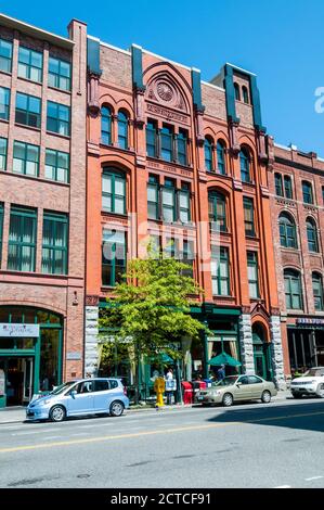 Szene von der 1st Avenue in der Nähe der Battery Street in Belltown, Seattle, Washington. Beinhaltet das Belltown Bistro, jetzt das Belltown Pub. Stockfoto