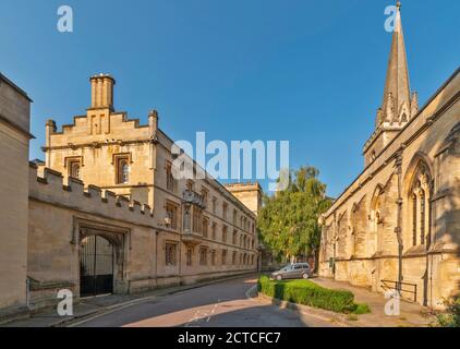 OXFORD CITY ENGLAND PEMBROKE SQUARE UND PEMBROKE COLLEGE Stockfoto