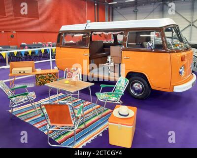 Bordeaux , Aquitanien / Frankreich - 09 20 2020 : Volkswagen bulli Typ 2 Minibus Classic VW Camper Van von westfalia ein Oldtimer Fahrzeug Stockfoto