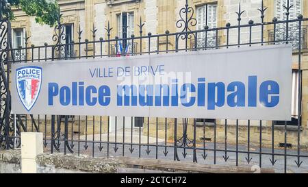 Brive-la-Gaillarde , correze / Frankreich - 09 15 2020 : Polizei municipale bedeutet auf französisch Gemeindepolizei Zeichen der lokalen Polizei der Stadt Brive in Frankreich Stockfoto