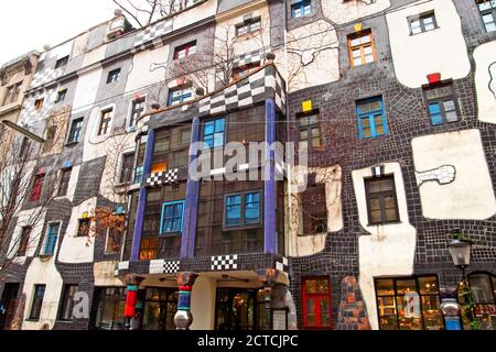 WIEN, ÖSTERREICH - 30. DEZEMBER 2007: Hundertwasserhaus oder Hundertwasserhaus Stockfoto