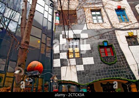 WIEN, ÖSTERREICH - 30. DEZEMBER 2007: Hundertwasserhaus oder Hundertwasserhaus Stockfoto