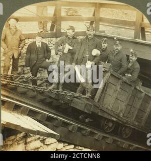 Miners Going in the Slope, Hazelton, Pennsylvania, USA, Keystone View Company, Pennsylvania, Hazleton (Pa Stockfoto